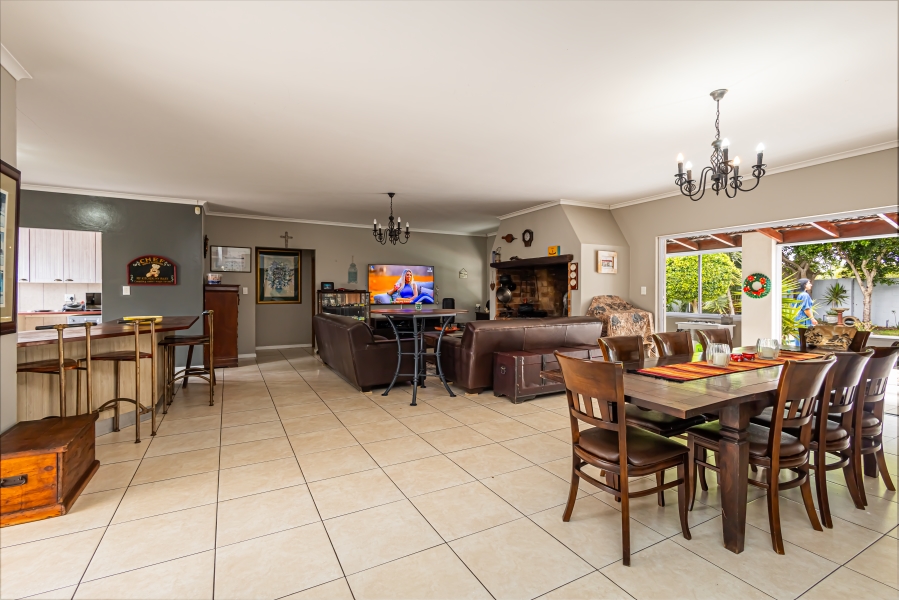 3 Bedroom Property for Sale in Country Club Western Cape